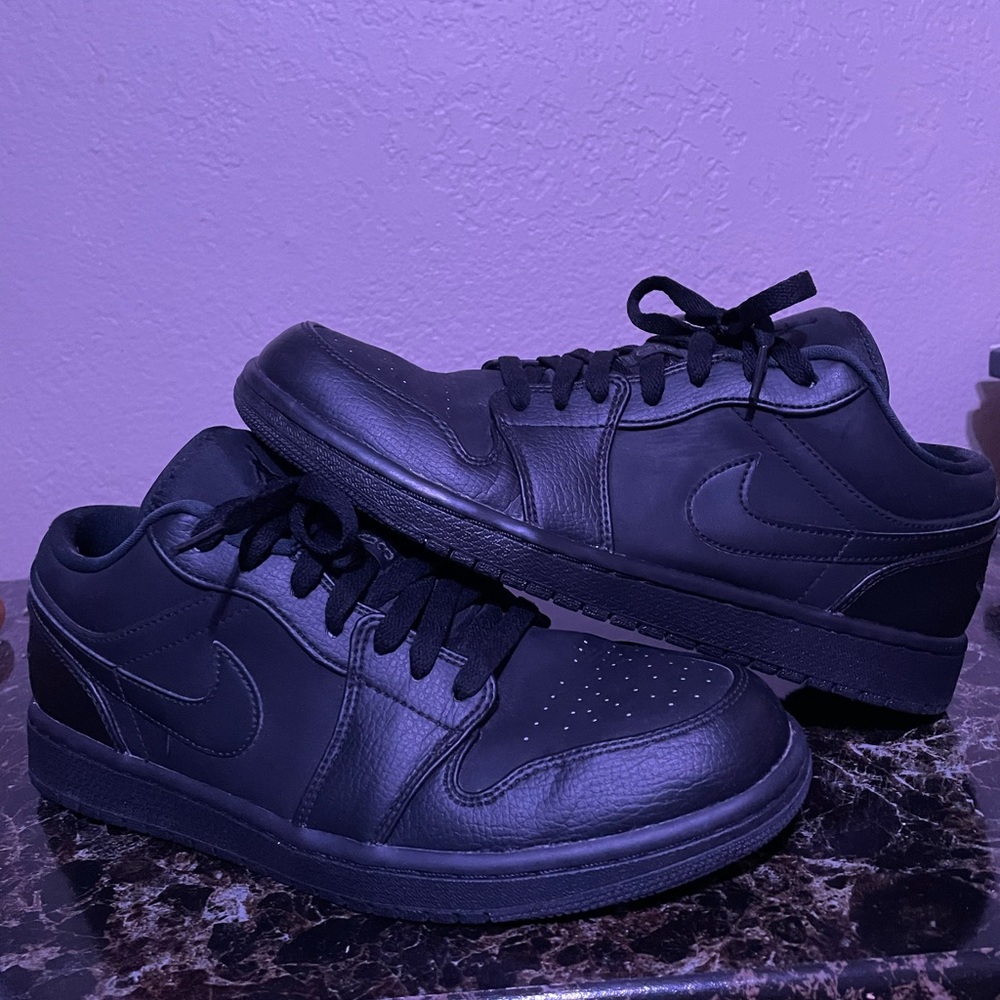 Nike Jordan 1 low triple black